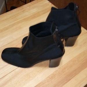 From Anita's Closet Donald J Pliner, Karson,Black elastic 6m boots with leather